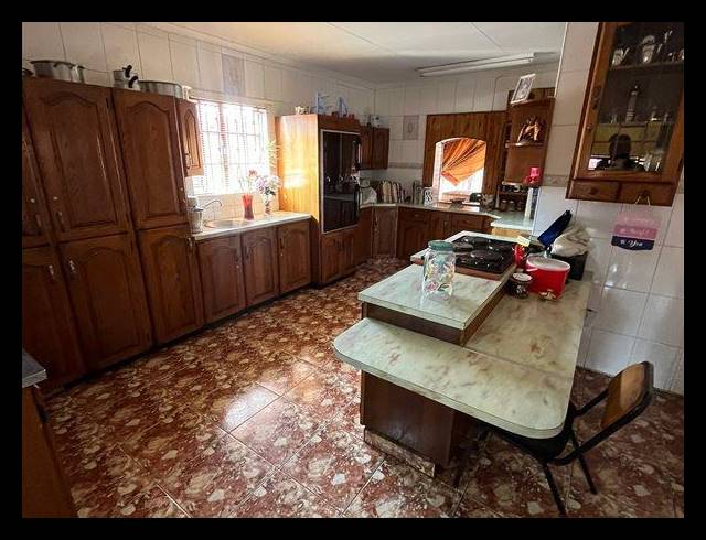 6 BEDROOM HOUSE FOR SALE IN LENASIA SOUTH